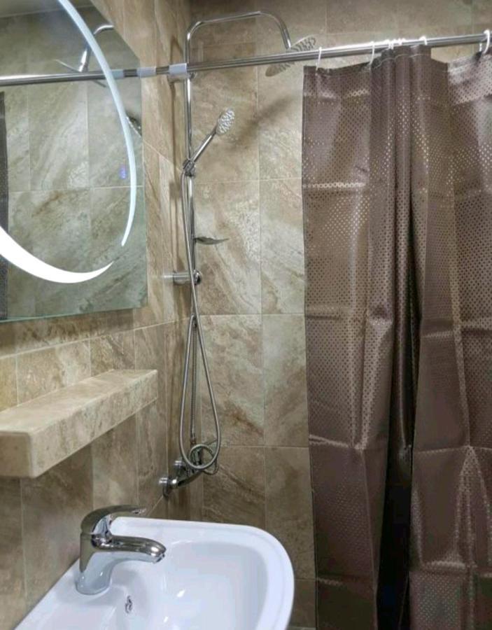 Guest House 15A كوتايسي المظهر الخارجي الصورة