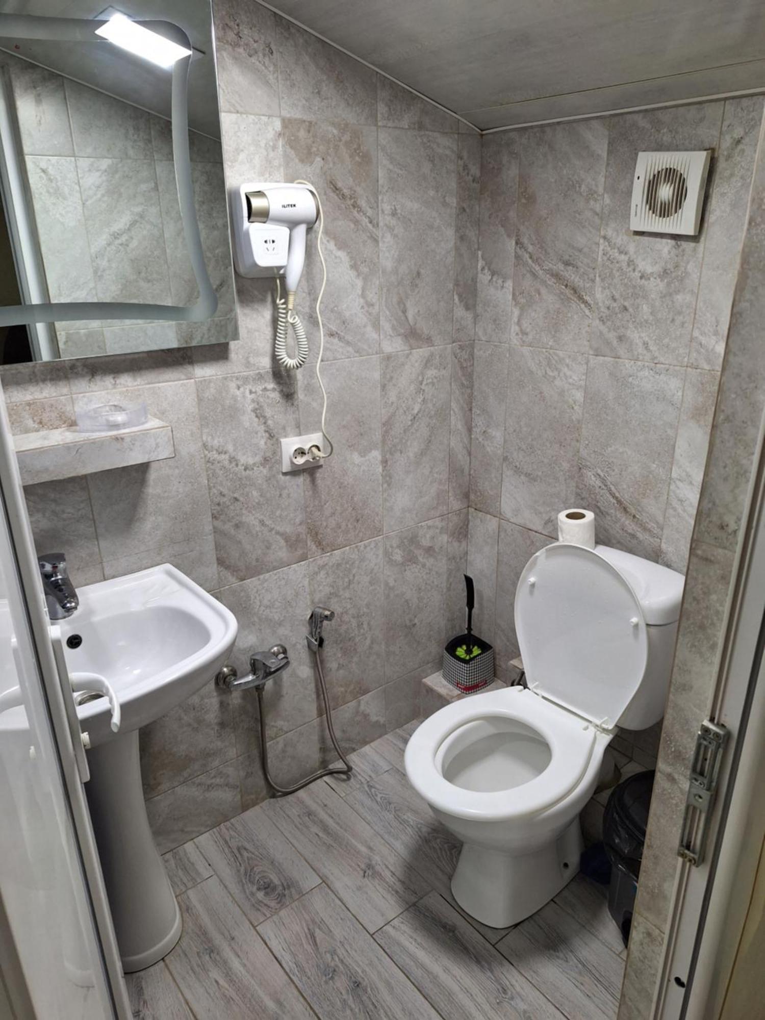 Guest House 15A كوتايسي المظهر الخارجي الصورة